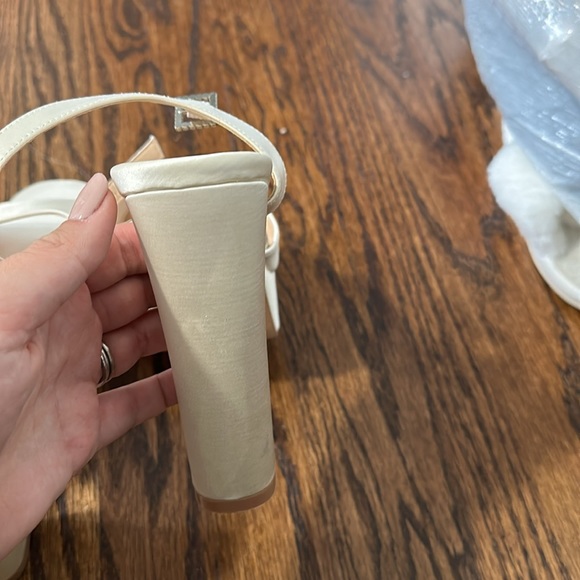 Shoes - Picture 7 of 8